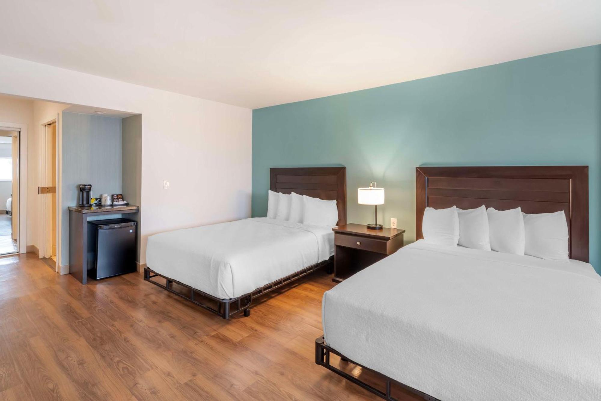 Hotel Western At Pier 3*