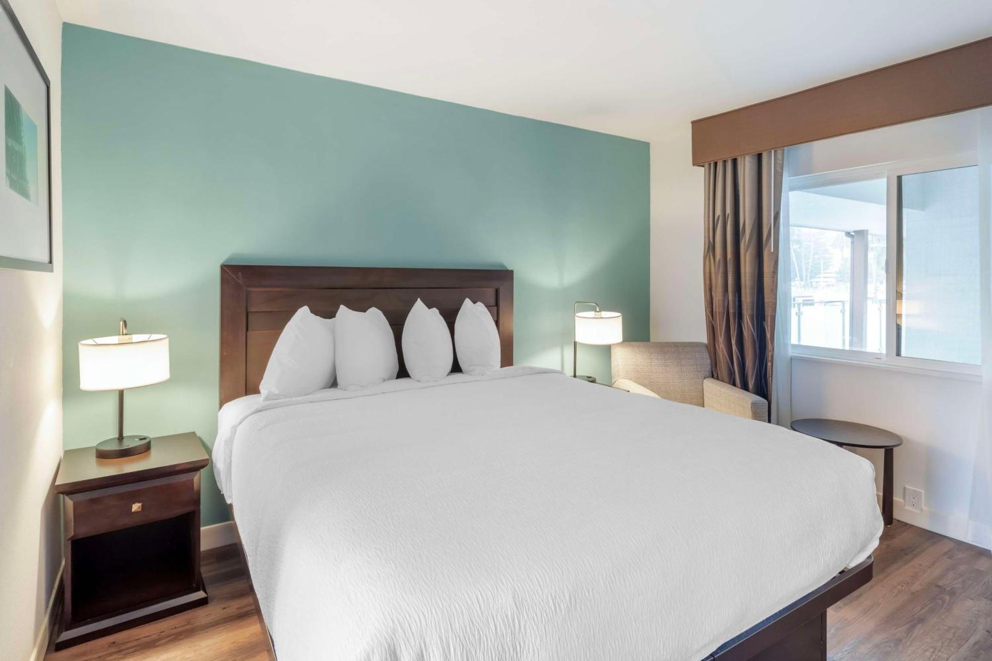 Western At Pier Hotel 3*