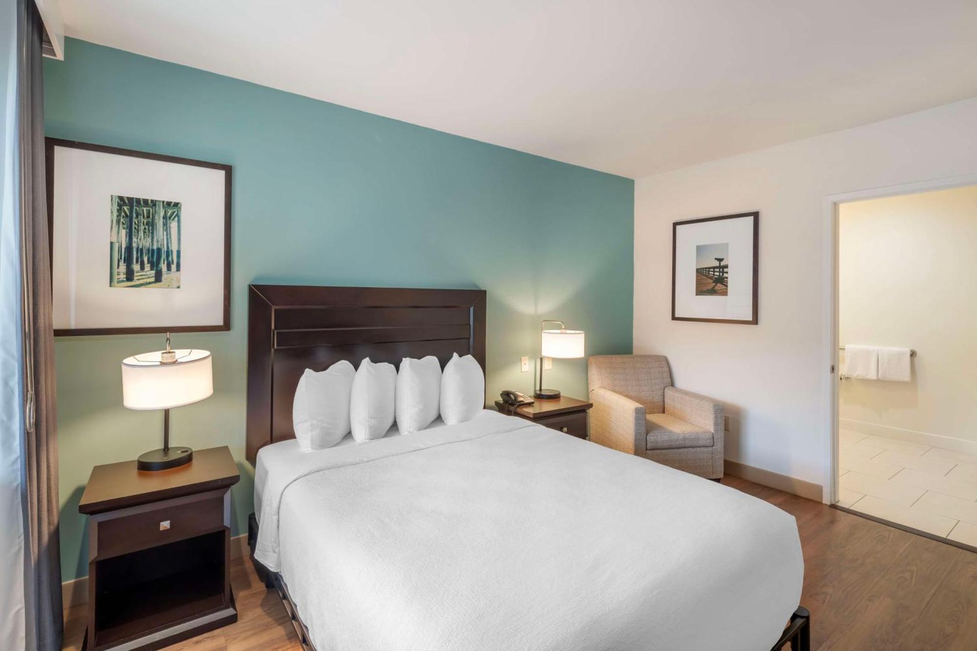 Hotel Western At Pier 3*