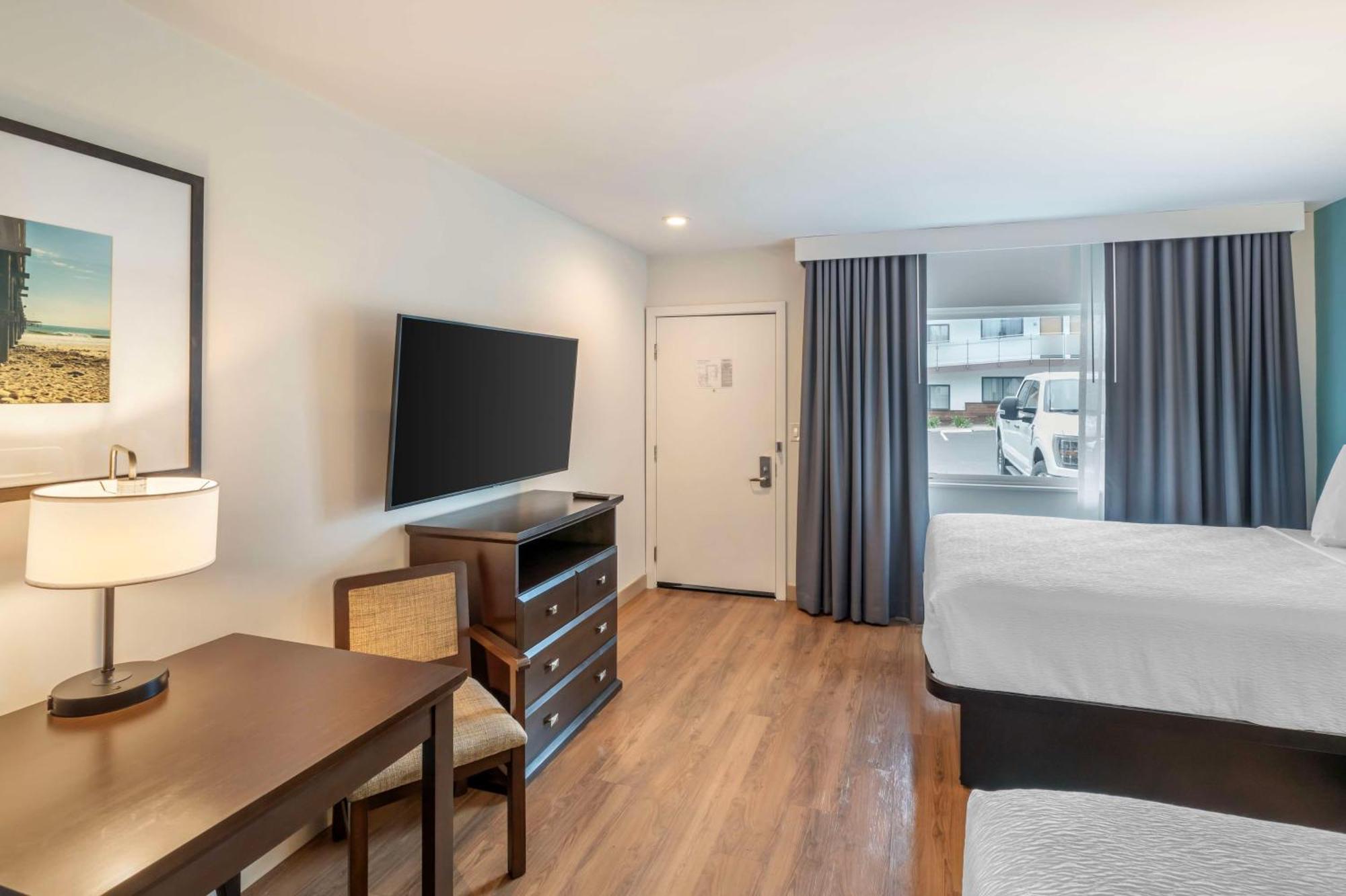 Western At Pier Hotel 3*