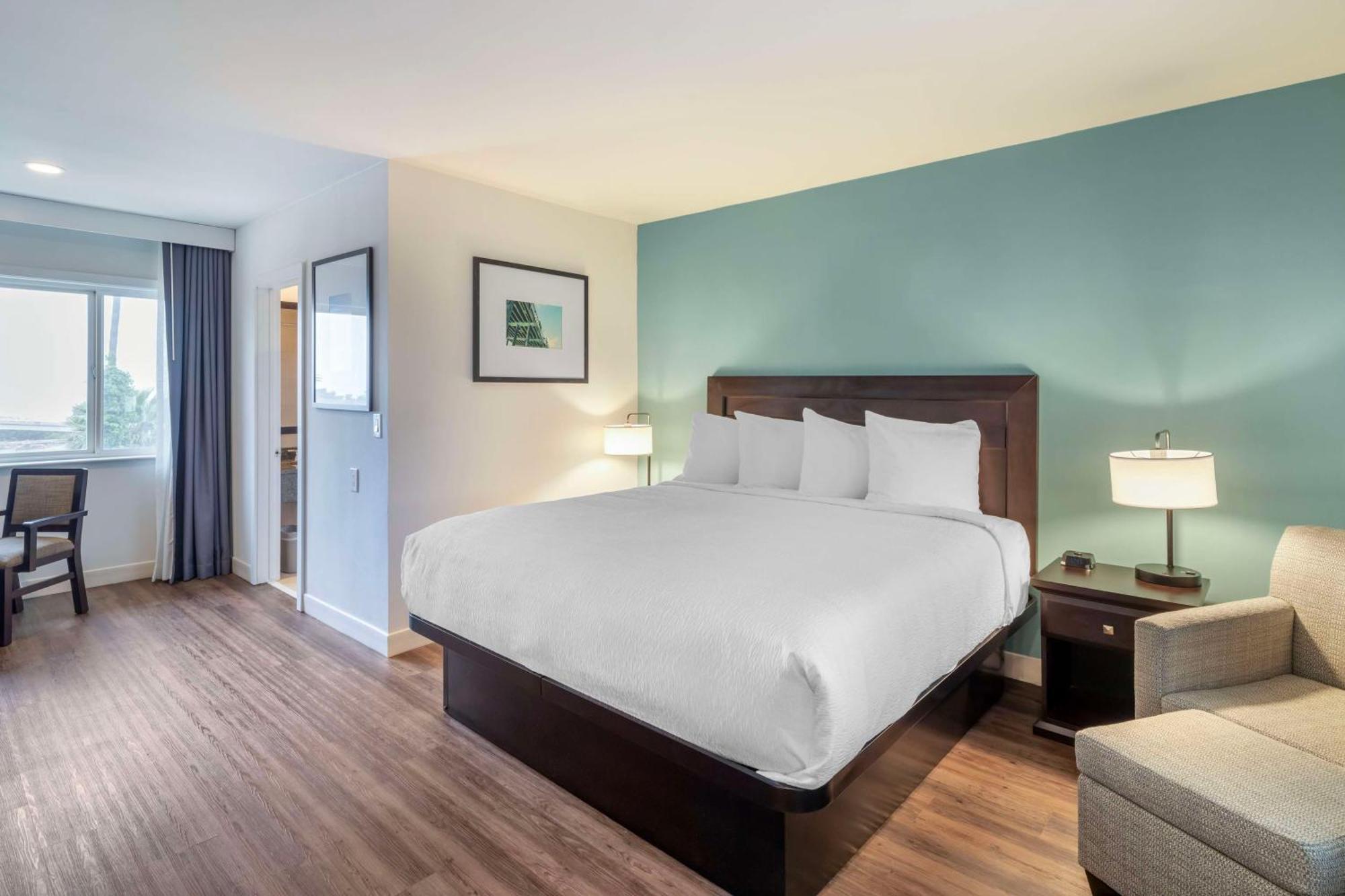 Hotel Western At Pier 3*